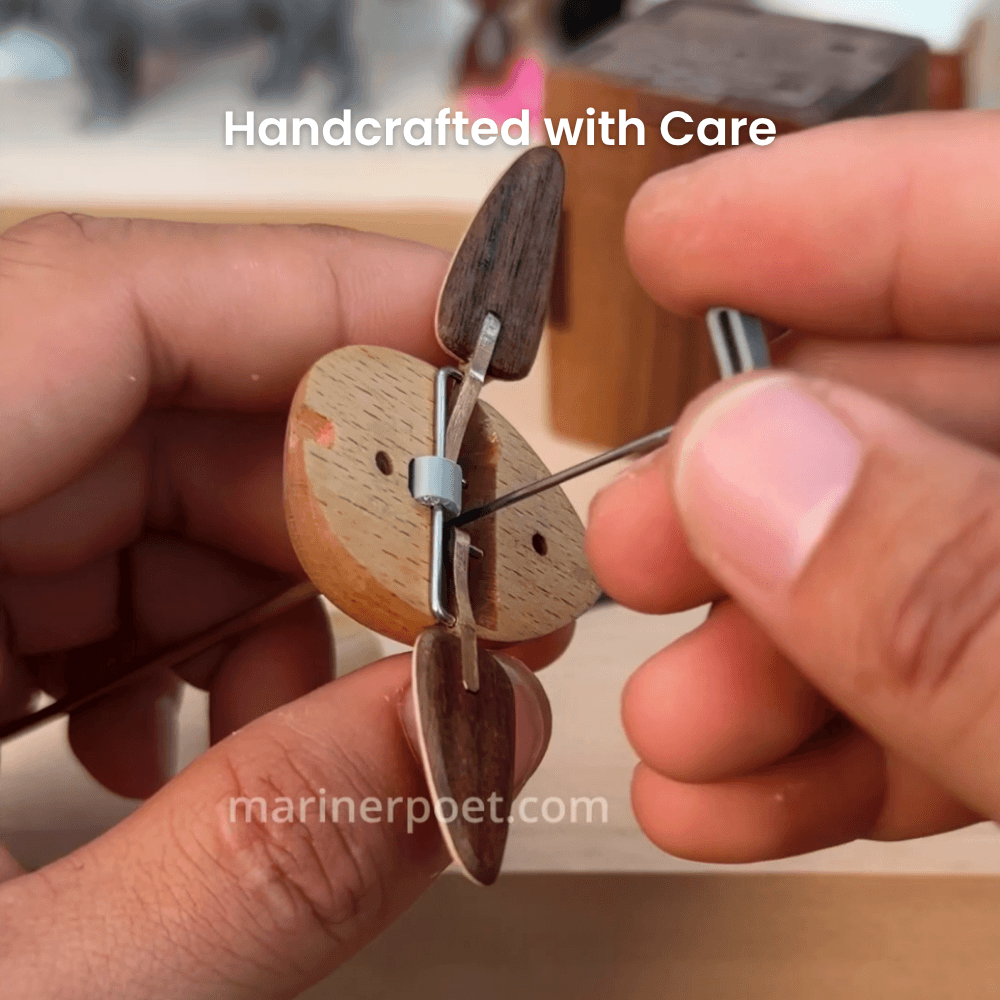 MarinerPoet™ Handgefertigter Vogel-Automat aus Walnussholz